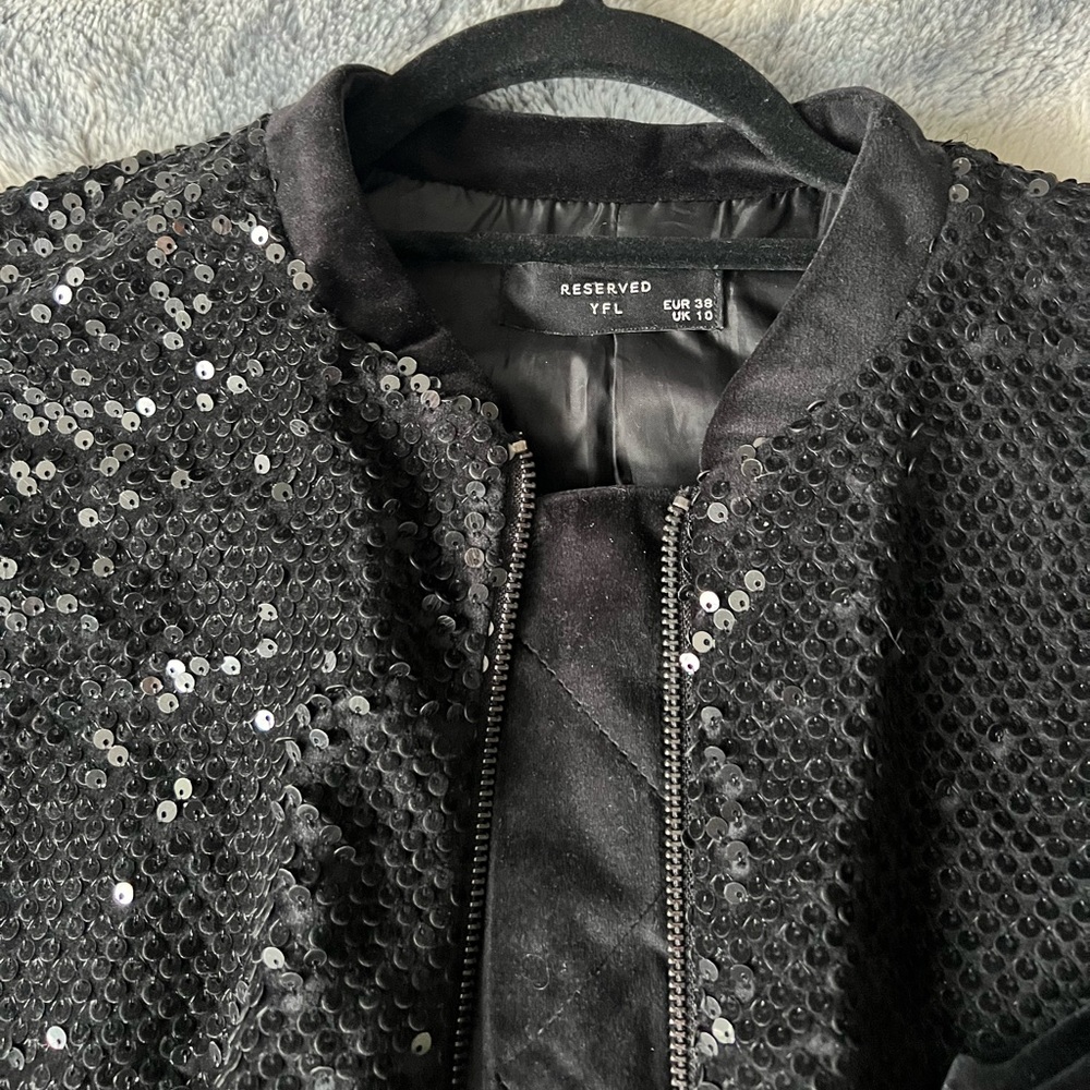 Beautiful shiny jacket - Picture 4 of 6